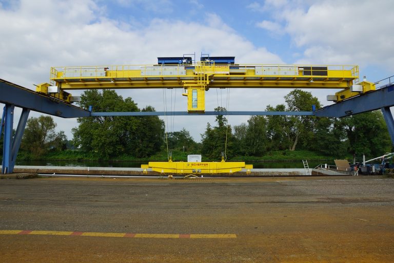 Firmy parają się wytwarzaniem maszyn dysponują w ofercie domyślne modele